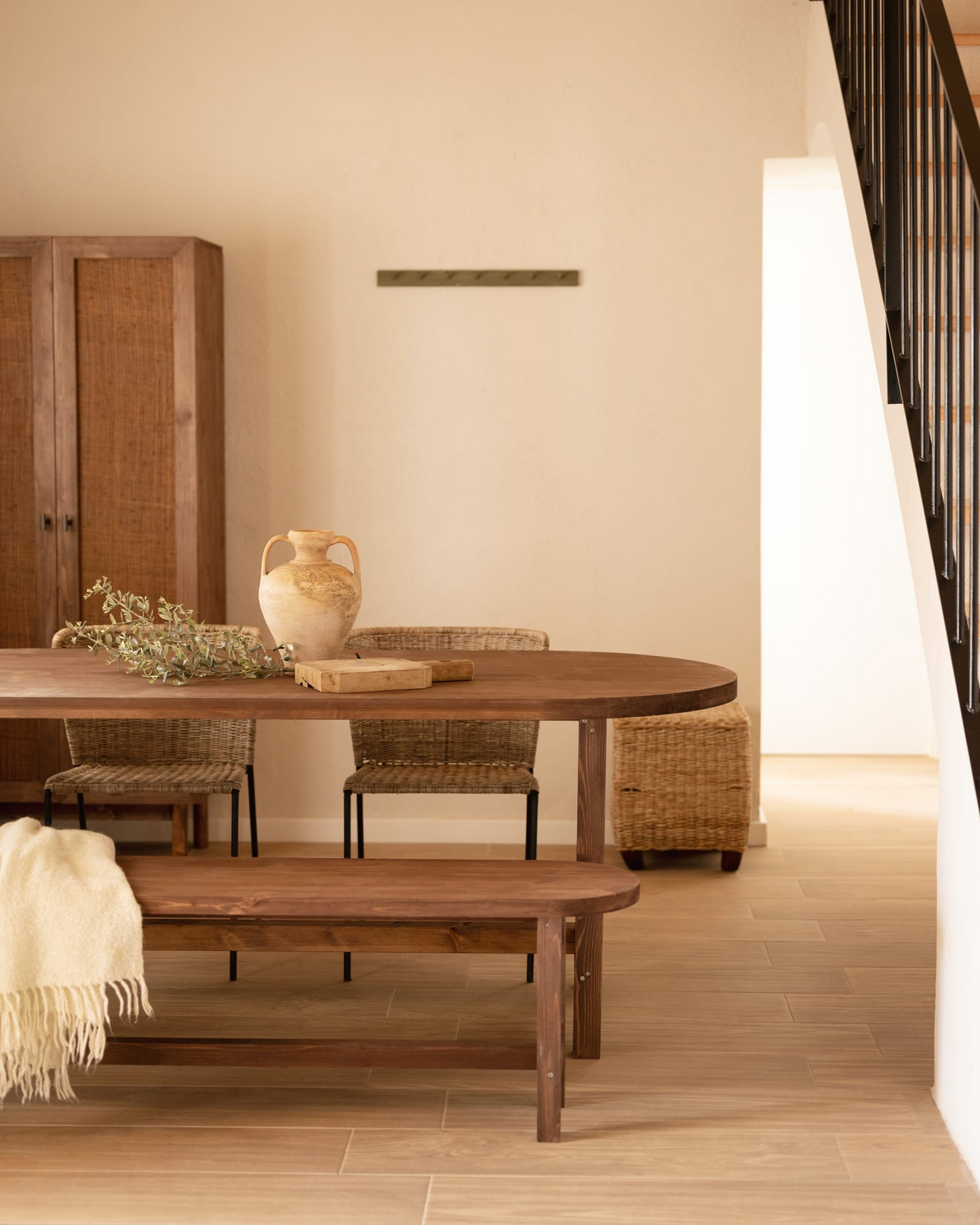 Table de Salle à Manger Japandi en Bois de Sapin 160x75cm – Olivia